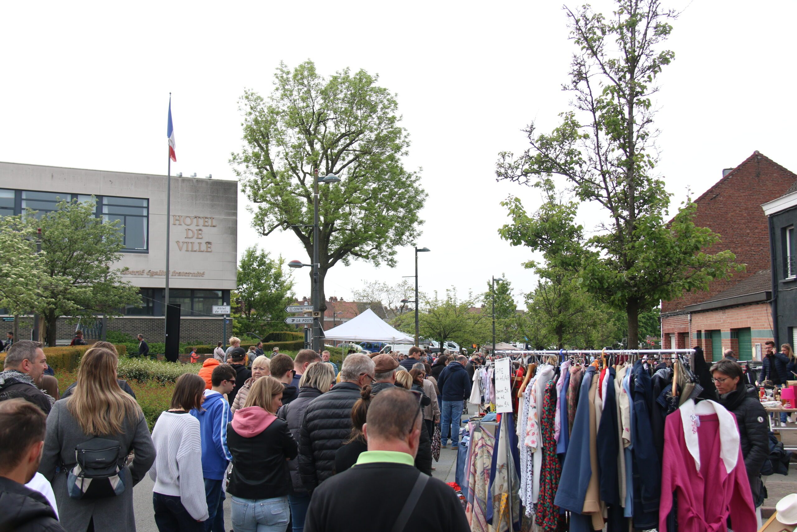 Marchés aux puces, centre-ville et Risquons-Tout